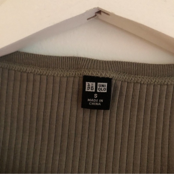 Uniqlo crop taupe top - Picture 3 of 3